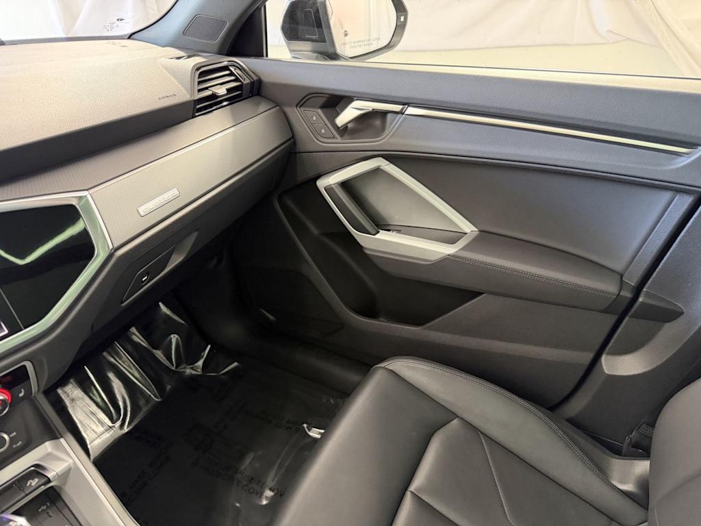 Thumbnail: 2024 Audi Q3 - 24