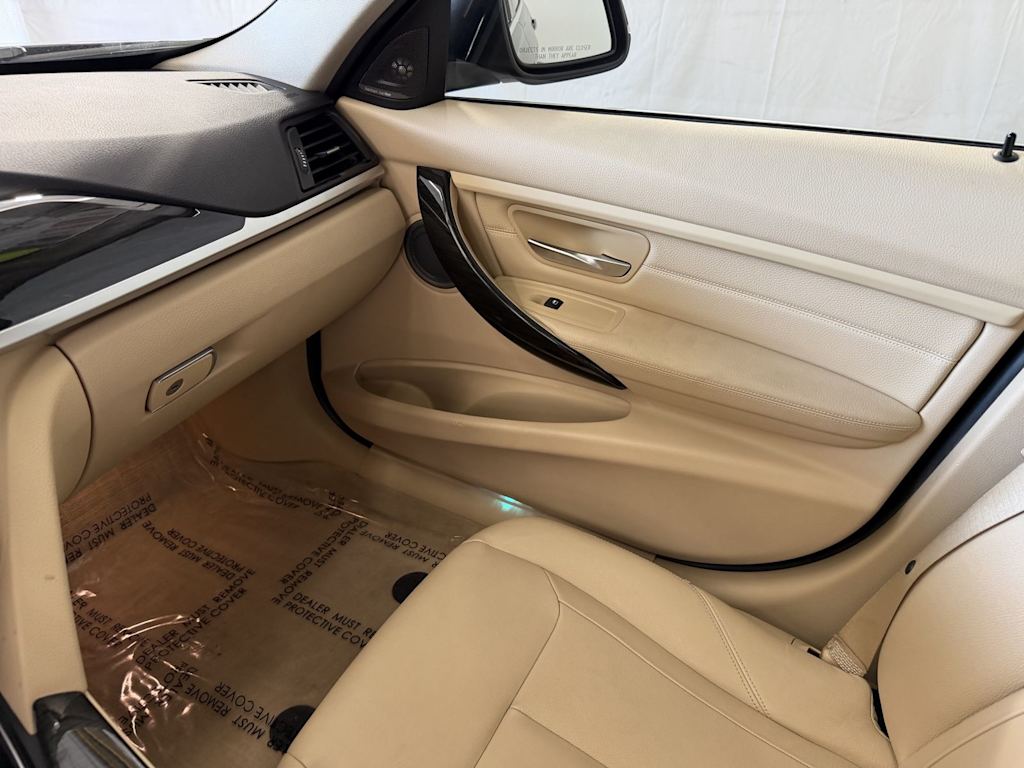 Thumbnail: 2015 BMW 3 Series - 24