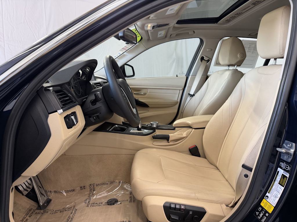 Thumbnail: 2015 BMW 3 Series - 9