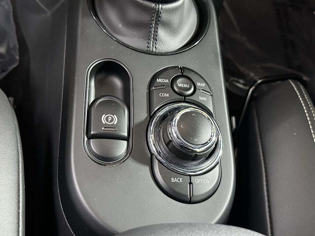 Thumbnail: 2022 MINI Cooper - 24