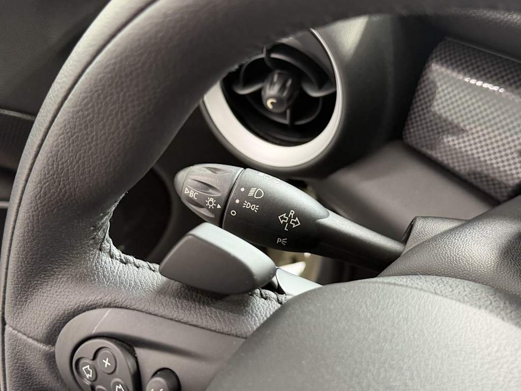 Thumbnail: 2013 MINI Cooper - 13