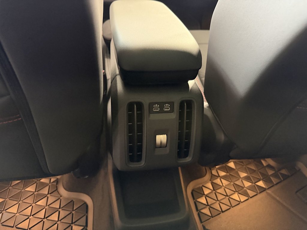 Thumbnail: 2027 MINI Cooper Countryman - 16