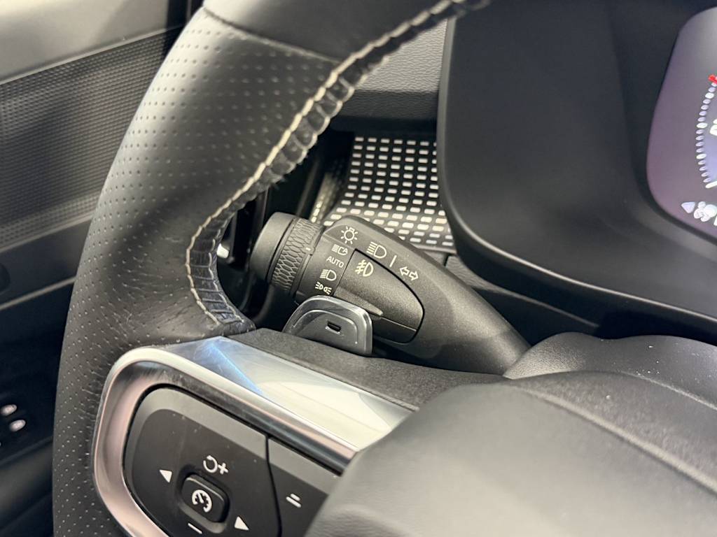 Thumbnail: 2019 Volvo XC40 - 13
