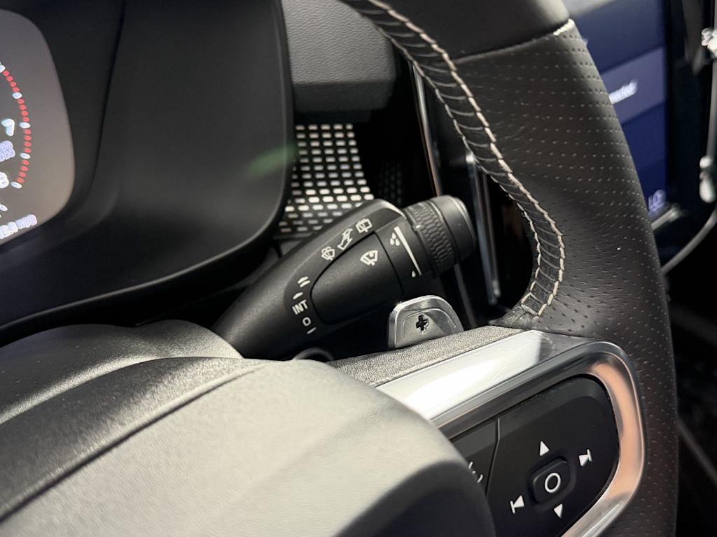 Thumbnail: 2019 Volvo XC40 - 19