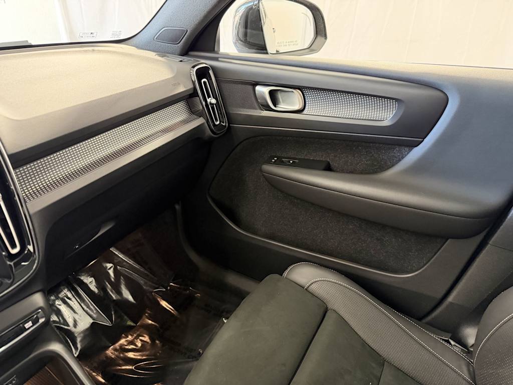 Thumbnail: 2019 Volvo XC40 - 23