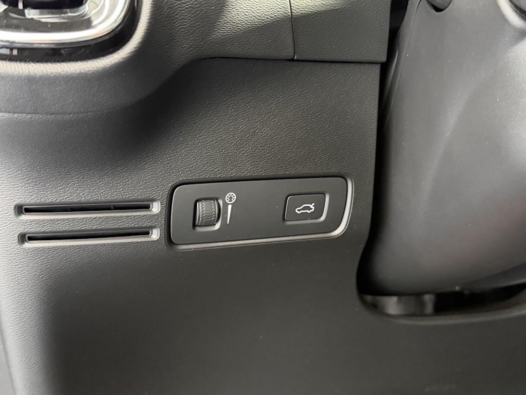 Thumbnail: 2019 Volvo XC40 - 18