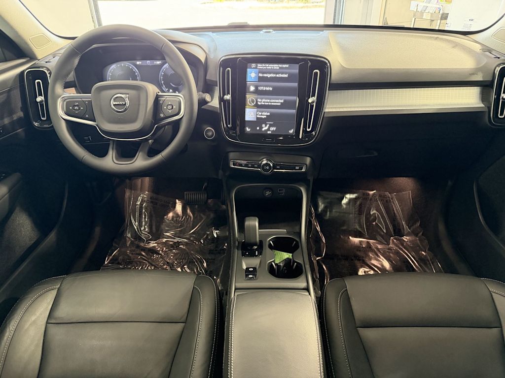 Thumbnail: 2022 Volvo XC40 - 8