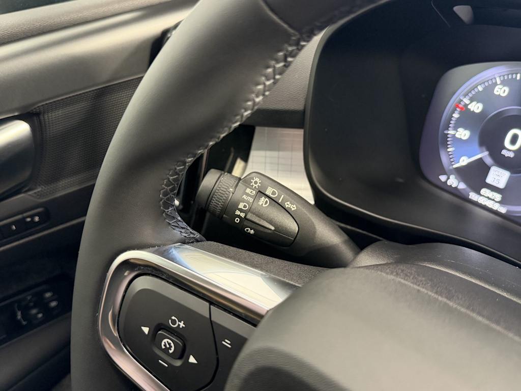Thumbnail: 2022 Volvo XC40 - 13