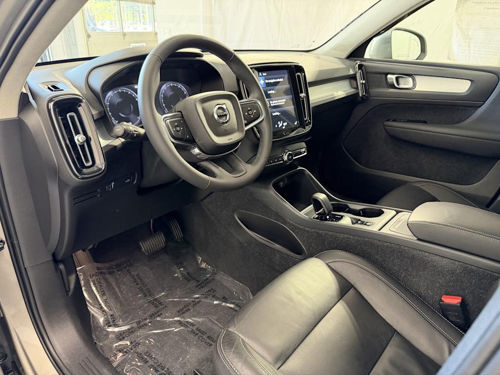Thumbnail: 2022 Volvo XC40 - 2