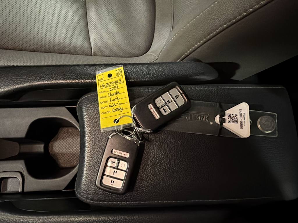 Thumbnail: 2017 Honda Civic - 16