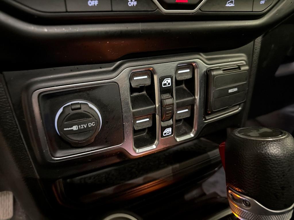 Thumbnail: 2021 Jeep Wrangler - 22