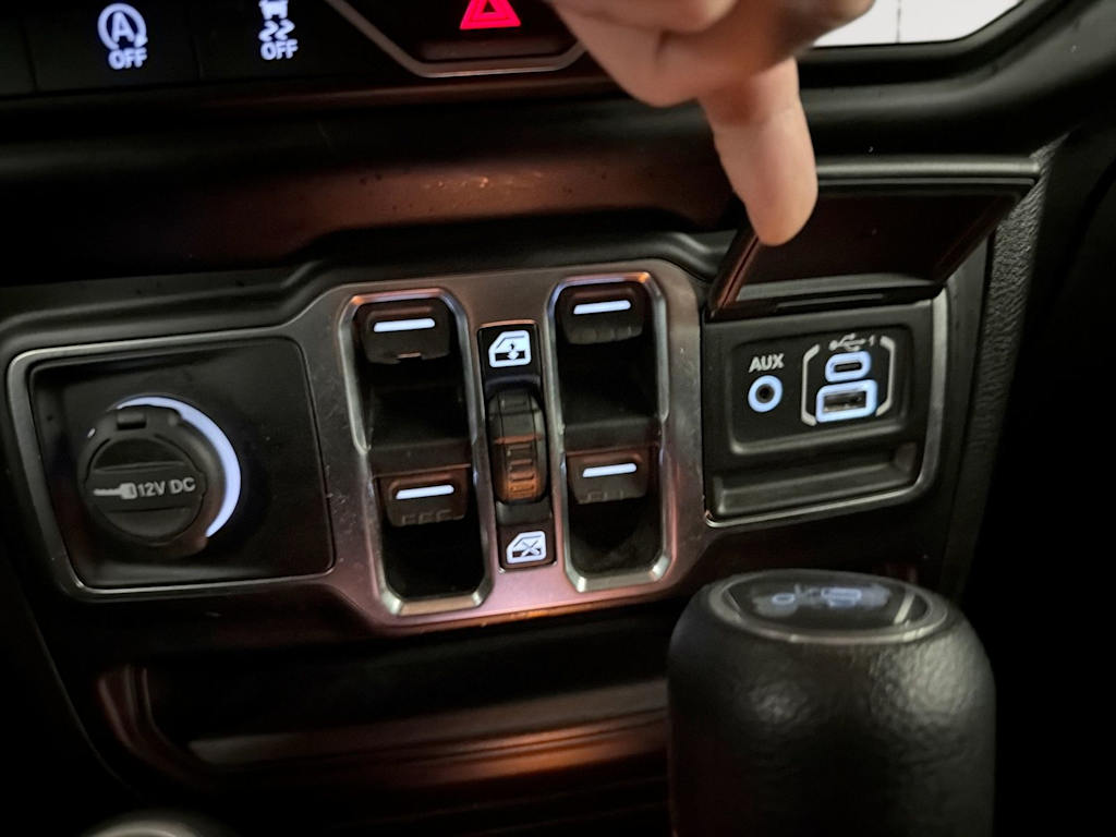 Thumbnail: 2021 Jeep Wrangler - 32