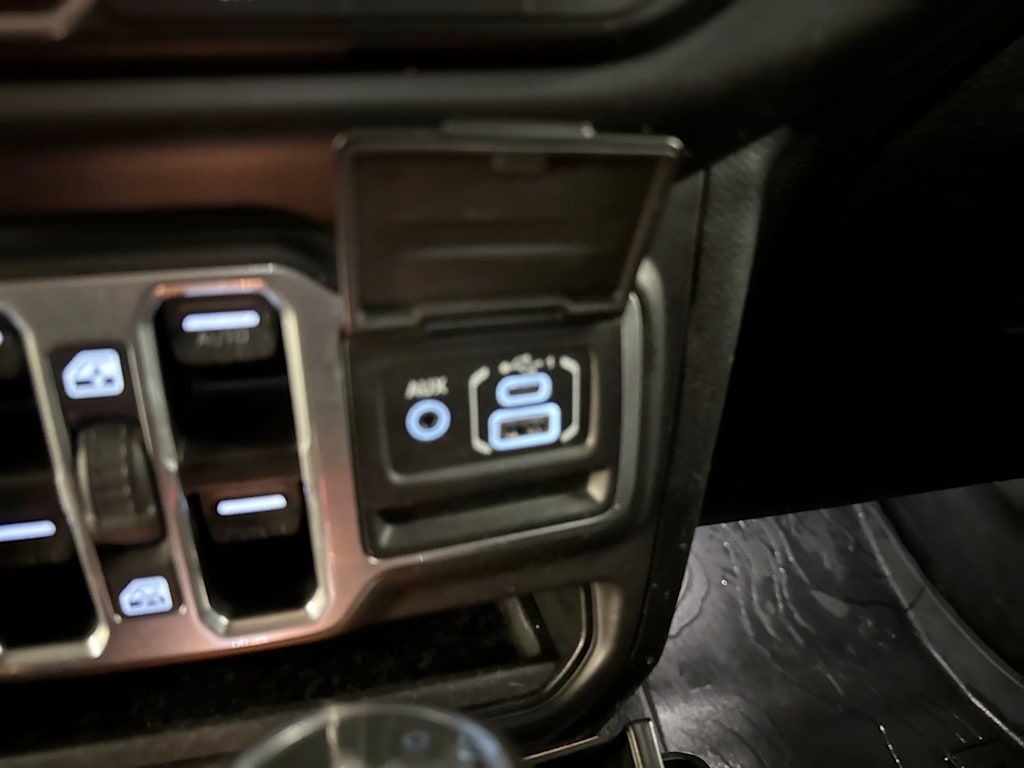 Thumbnail: 2018 Jeep Wrangler - 15