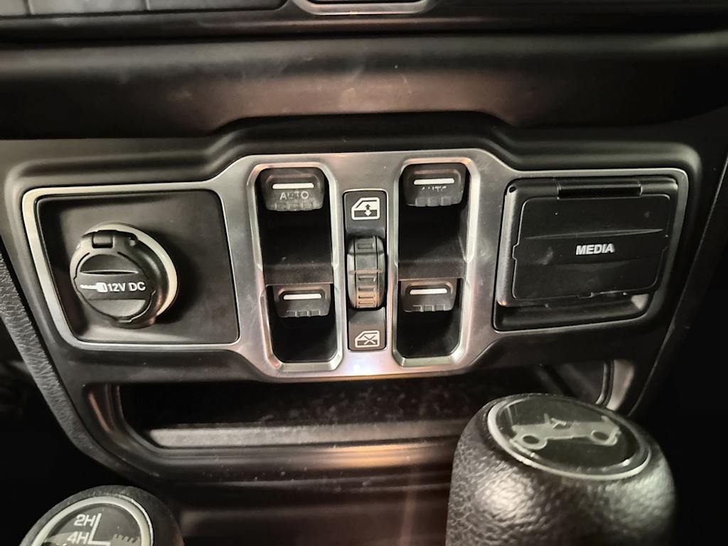 Thumbnail: 2018 Jeep Wrangler - 32