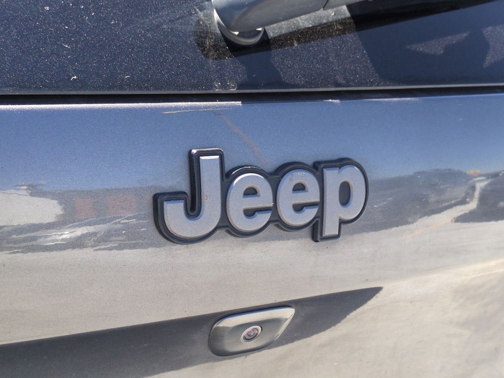 Thumbnail: 2016 Jeep Cherokee - 7