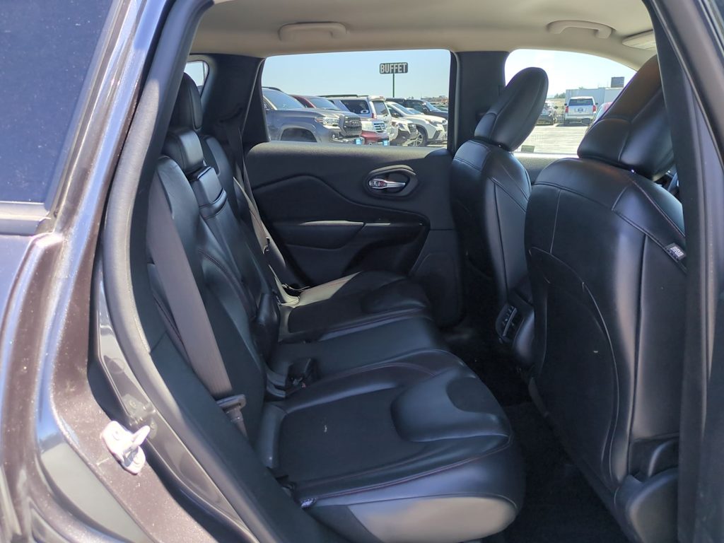 Thumbnail: 2016 Jeep Cherokee - 28
