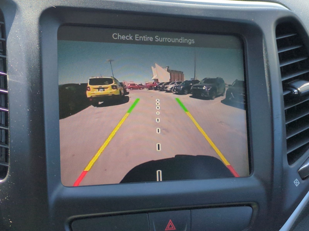Thumbnail: 2016 Jeep Cherokee - 33