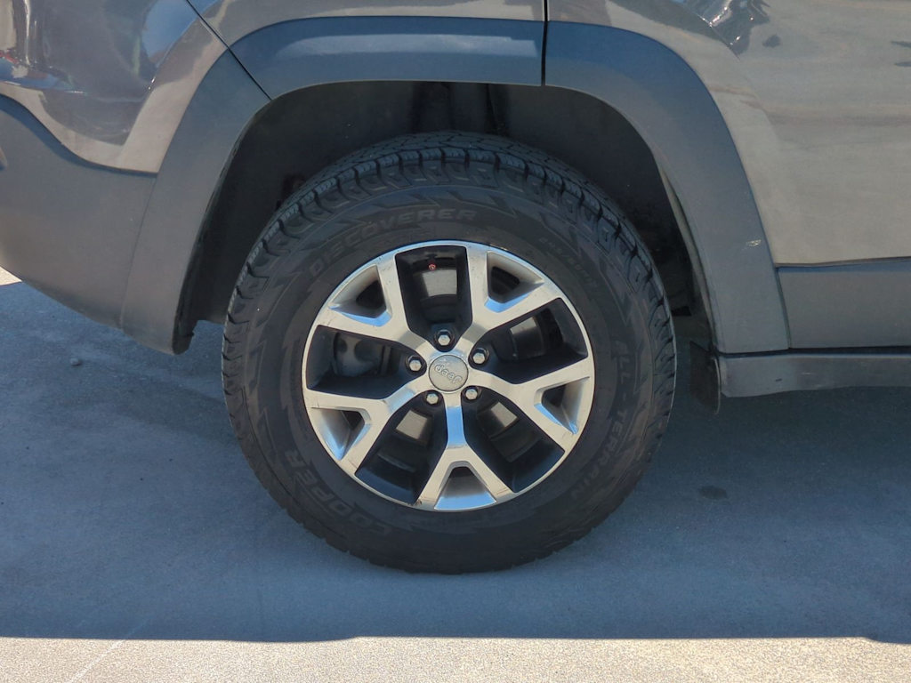 Thumbnail: 2016 Jeep Cherokee - 8