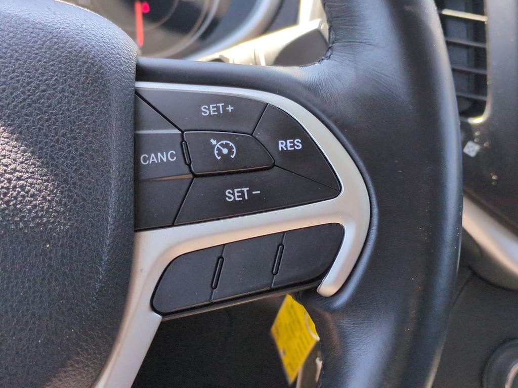 Thumbnail: 2016 Jeep Cherokee - 30