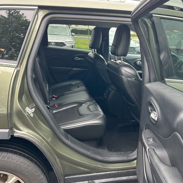 Thumbnail: 2019 Jeep Cherokee - 25