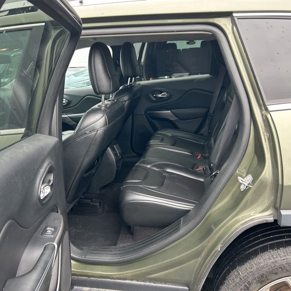 Thumbnail: 2019 Jeep Cherokee - 10