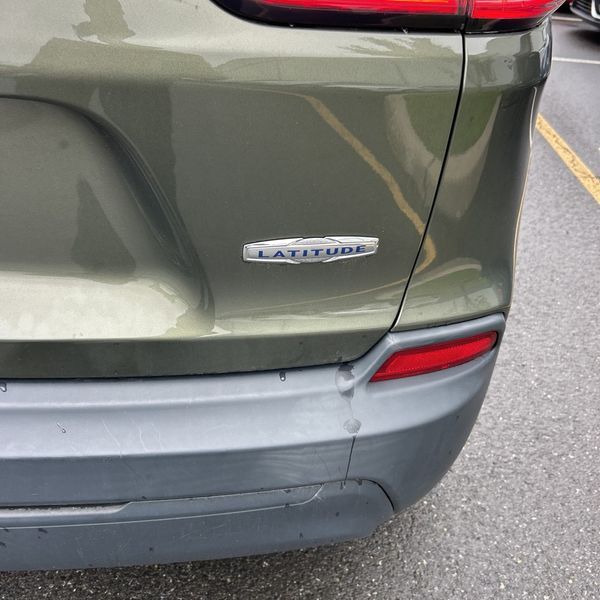 Thumbnail: 2019 Jeep Cherokee - 24
