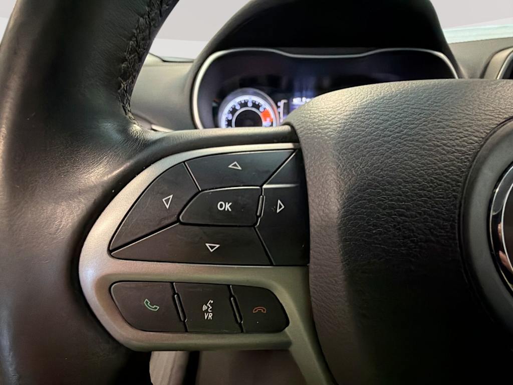 Thumbnail: 2019 Jeep Cherokee - 30