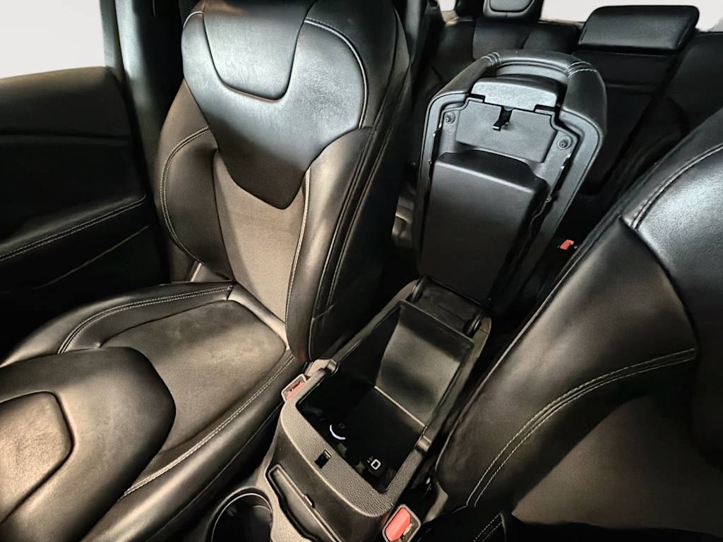 Thumbnail: 2019 Jeep Cherokee - 34