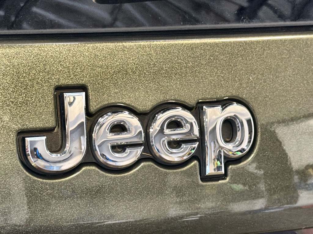 Thumbnail: 2019 Jeep Cherokee - 7
