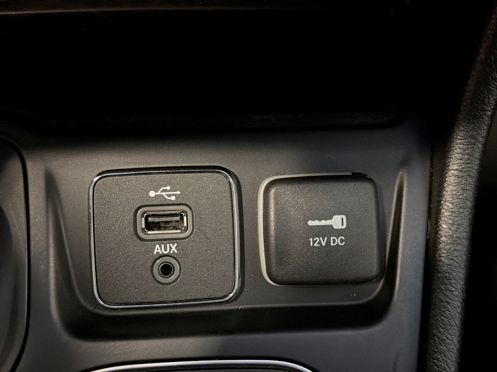 Thumbnail: 2019 Jeep Cherokee - 36