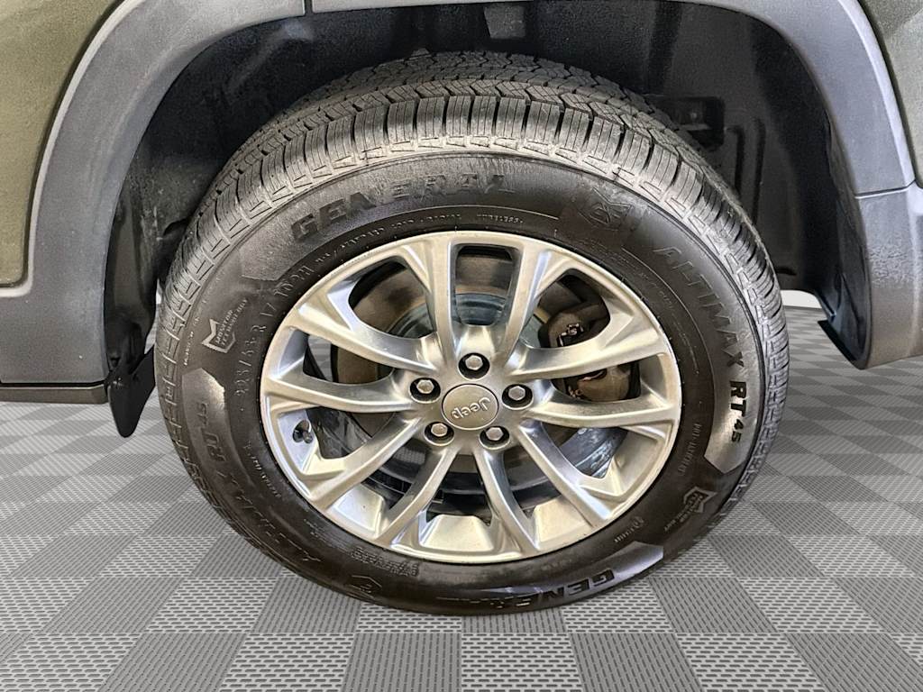 Thumbnail: 2019 Jeep Cherokee - 8