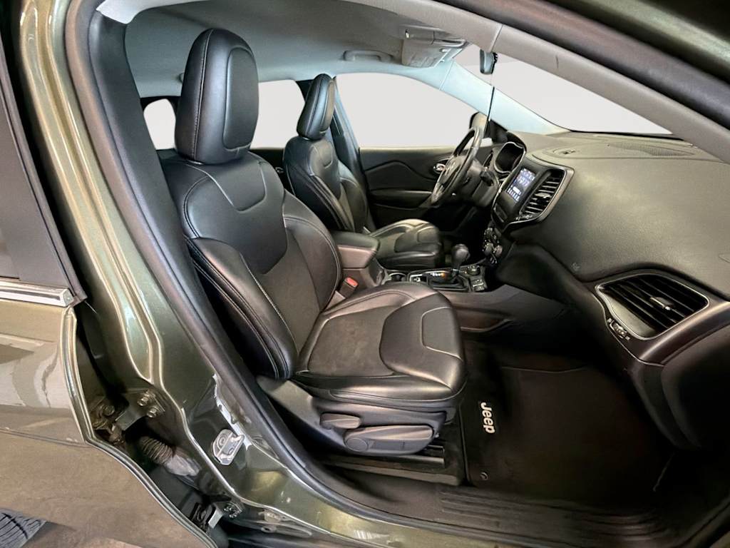 Thumbnail: 2019 Jeep Cherokee - 12