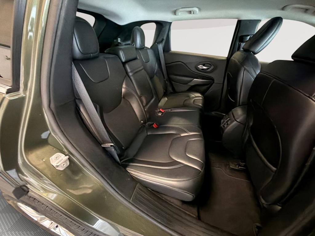 Thumbnail: 2019 Jeep Cherokee - 29