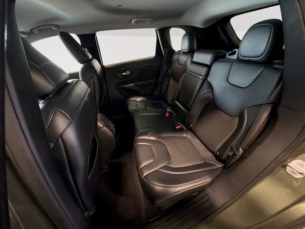Thumbnail: 2019 Jeep Cherokee - 28