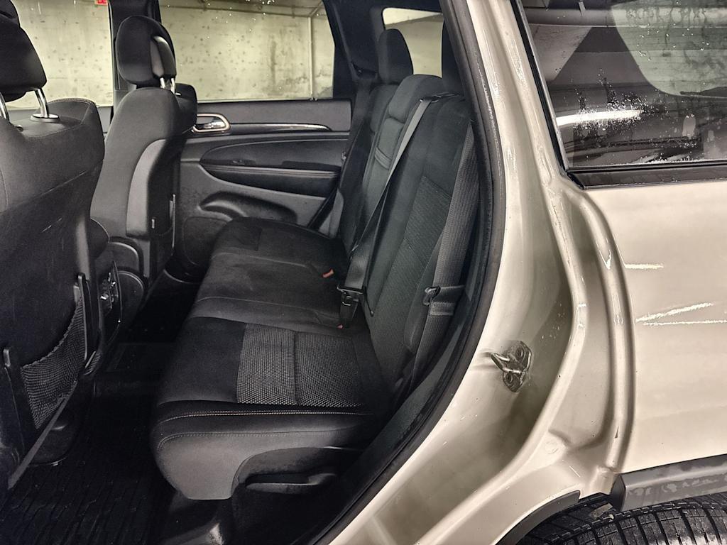 Thumbnail: 2016 Jeep Grand Cherokee - 26