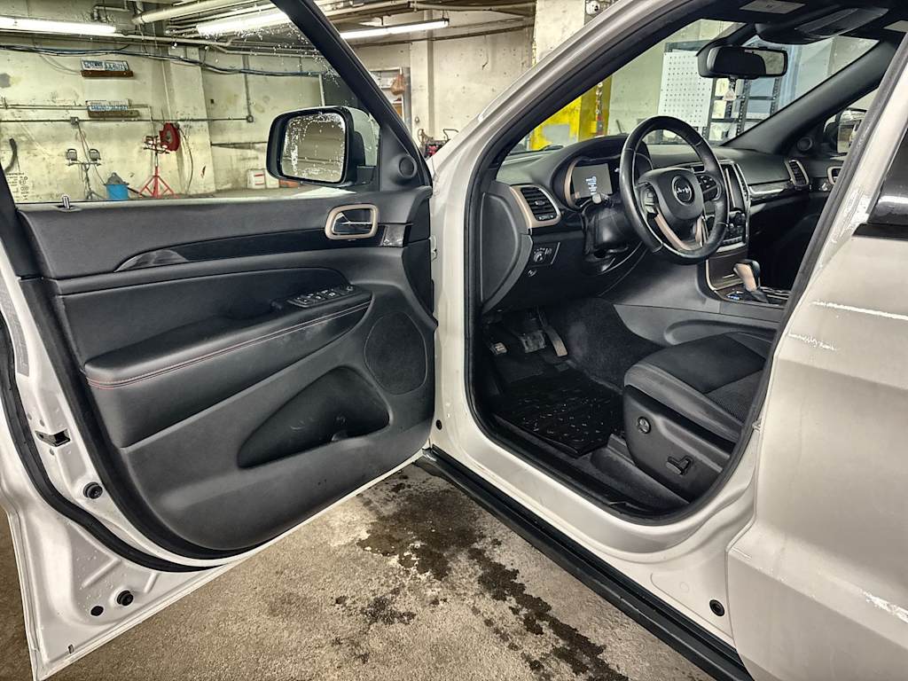 Thumbnail: 2016 Jeep Grand Cherokee - 24