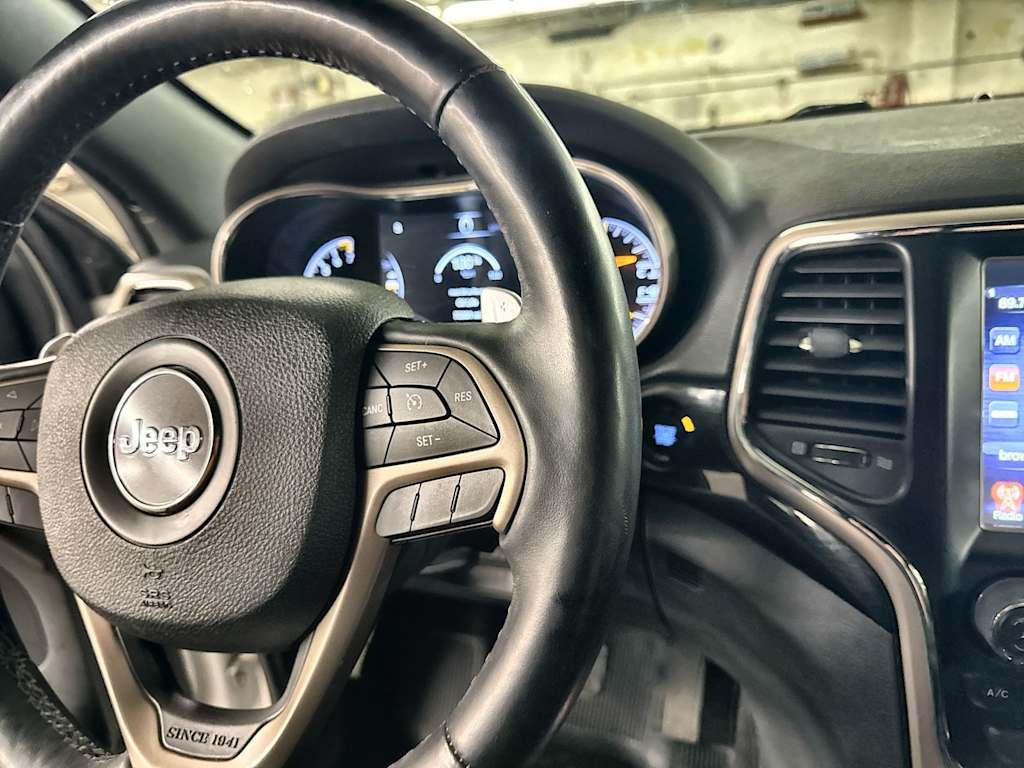 Thumbnail: 2016 Jeep Grand Cherokee - 13