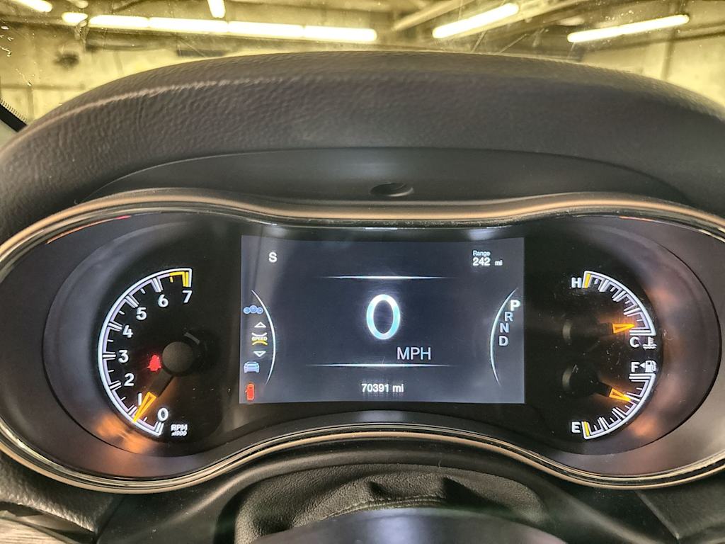 Thumbnail: 2016 Jeep Grand Cherokee - 16