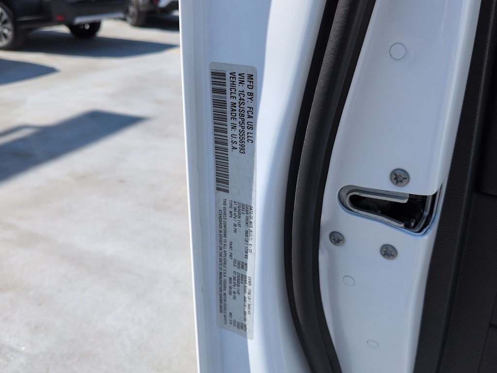 Thumbnail: 2023 Jeep Wagoneer - 18