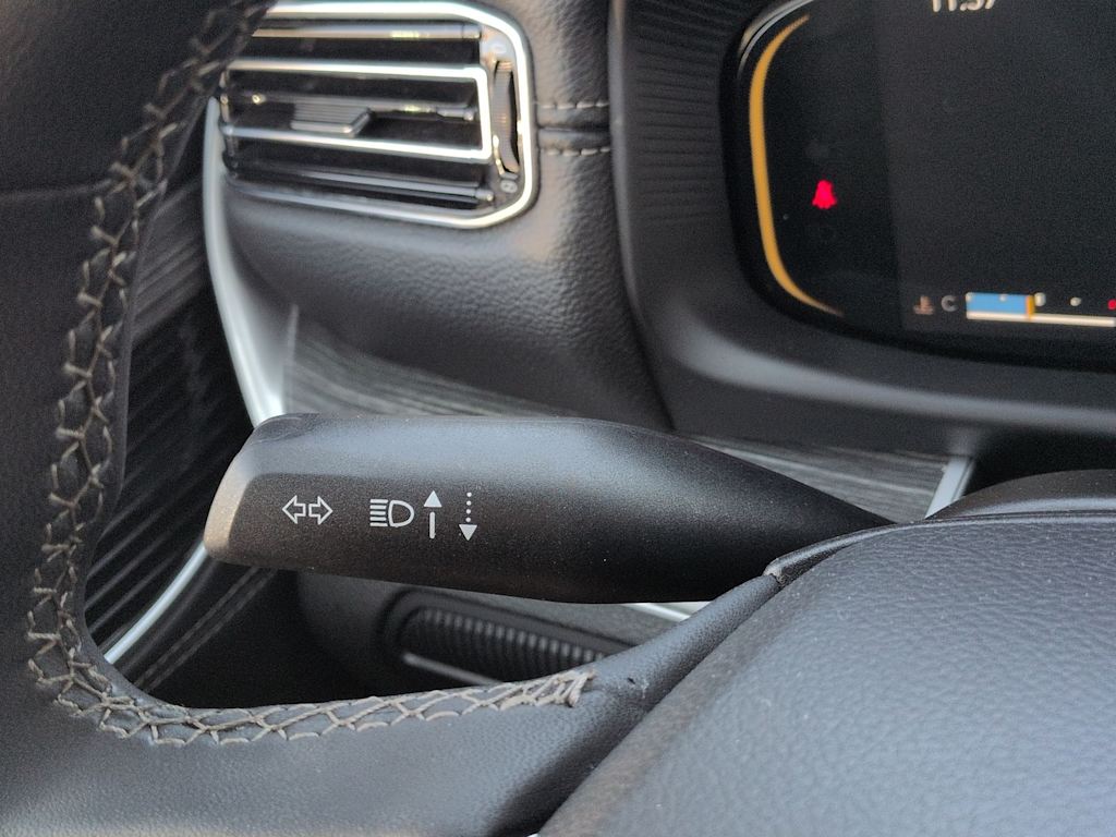 Thumbnail: 2023 Jeep Wagoneer - 31