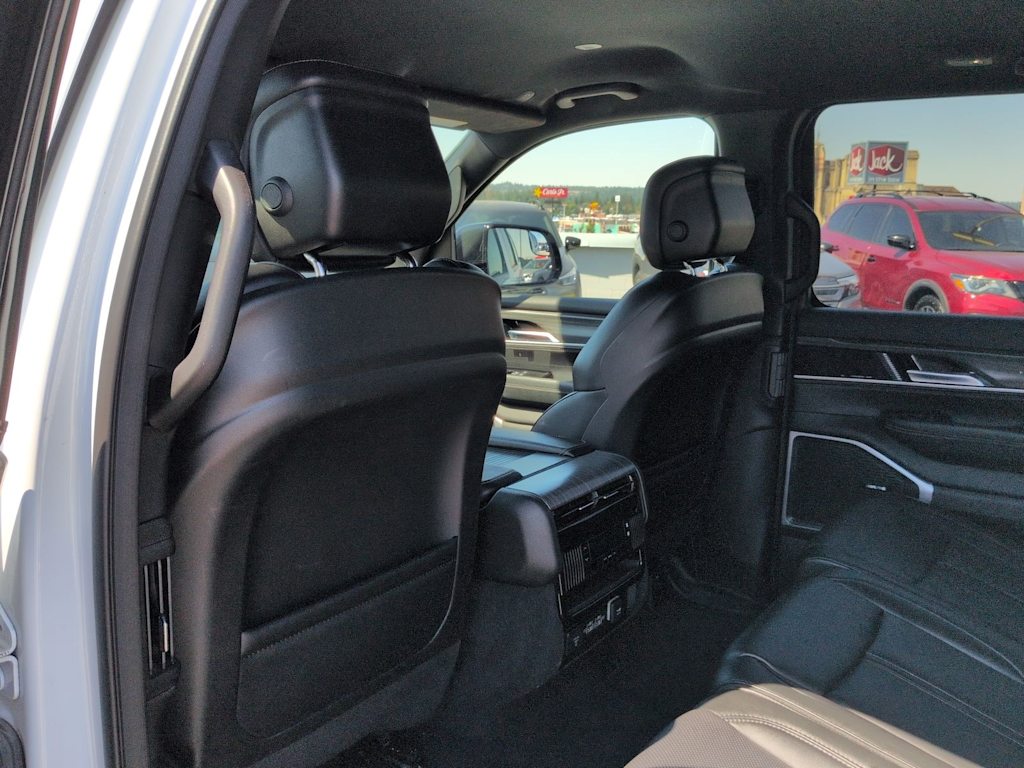 Thumbnail: 2023 Jeep Wagoneer - 13