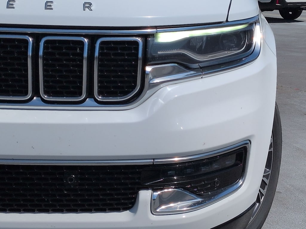 Thumbnail: 2023 Jeep Wagoneer - 23