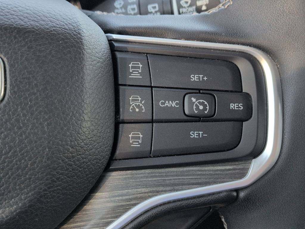 Thumbnail: 2023 Jeep Wagoneer - 29