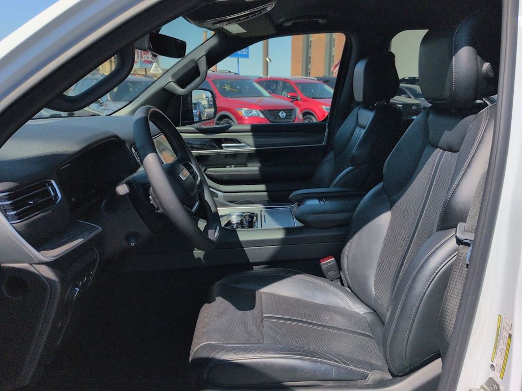 Thumbnail: 2023 Jeep Wagoneer - 11