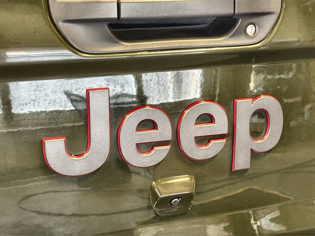 Thumbnail: 2023 Jeep Gladiator - 25