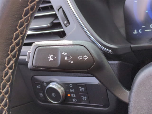2022 Ford Escape Titanium Hybrid 32