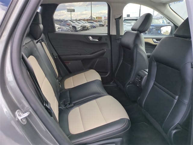 2022 Ford Escape Titanium Hybrid 28