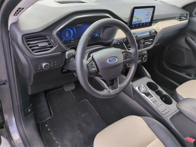 2022 Ford Escape Titanium Hybrid 2