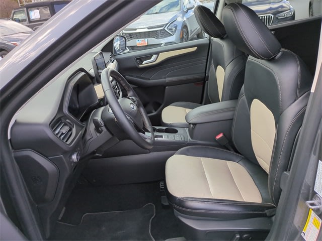 2022 Ford Escape Titanium Hybrid 11