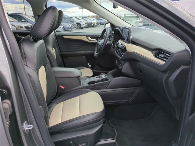 2022 Ford Escape Titanium Hybrid 12